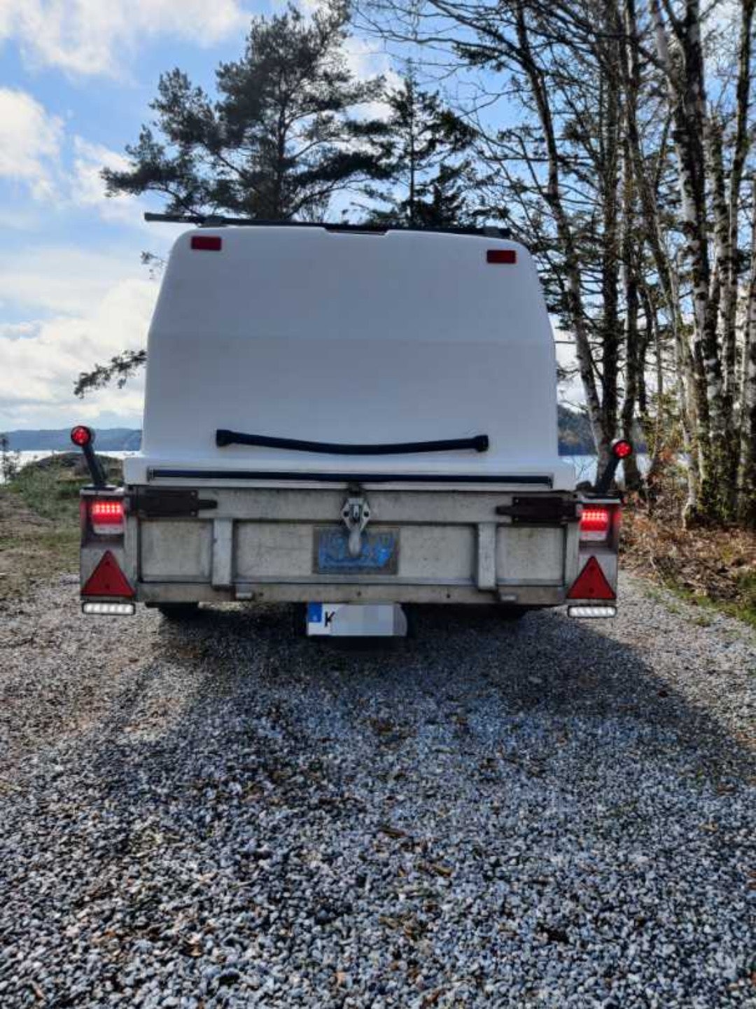 Släpkärra aluminium med kåpa – bild 1